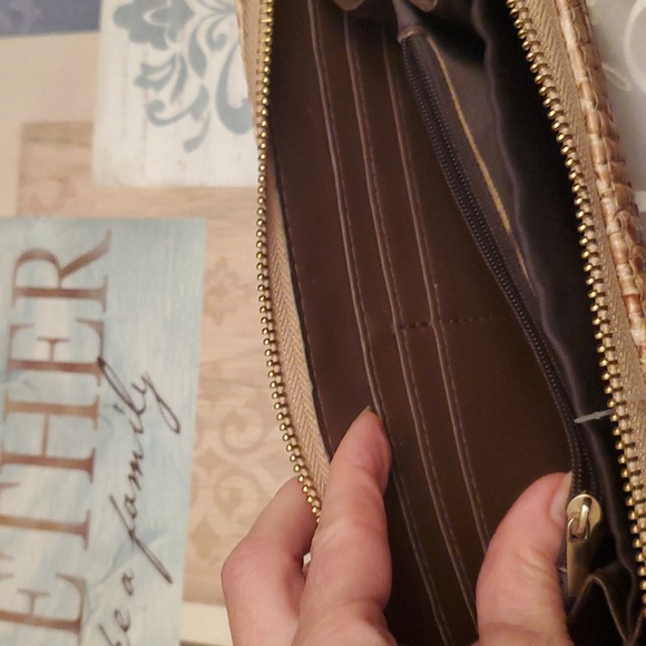 Beautiful tan Vittorio Italian wallet - Picture 6 of 6